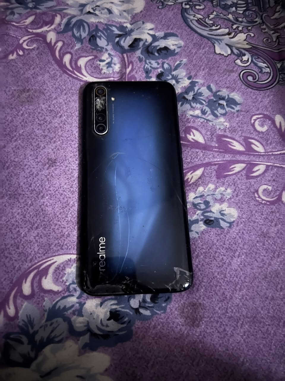 ريلمي 6 برو على فحص وكع مني ونكسر ظهرة وجامه مال كامرات شغال ومبي اي ضرر وكامرته مبيها مشكله شغال بس جامه نكسرت  ذاكره 128 عشوائية 8 كيكا 4 كامرات بدقه 64 ميكا بكسلAl شحن سريع تايبسي شاشه 90 هيرتز 
مكاني ديوانيه مركز ***********
