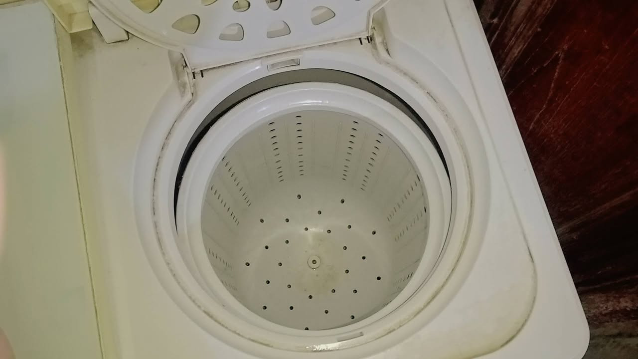 سلام عليكم غساله للبيع كل شي ما بيها السعر 100العنوان بغداد مدينة الصدر الرقم ***********
