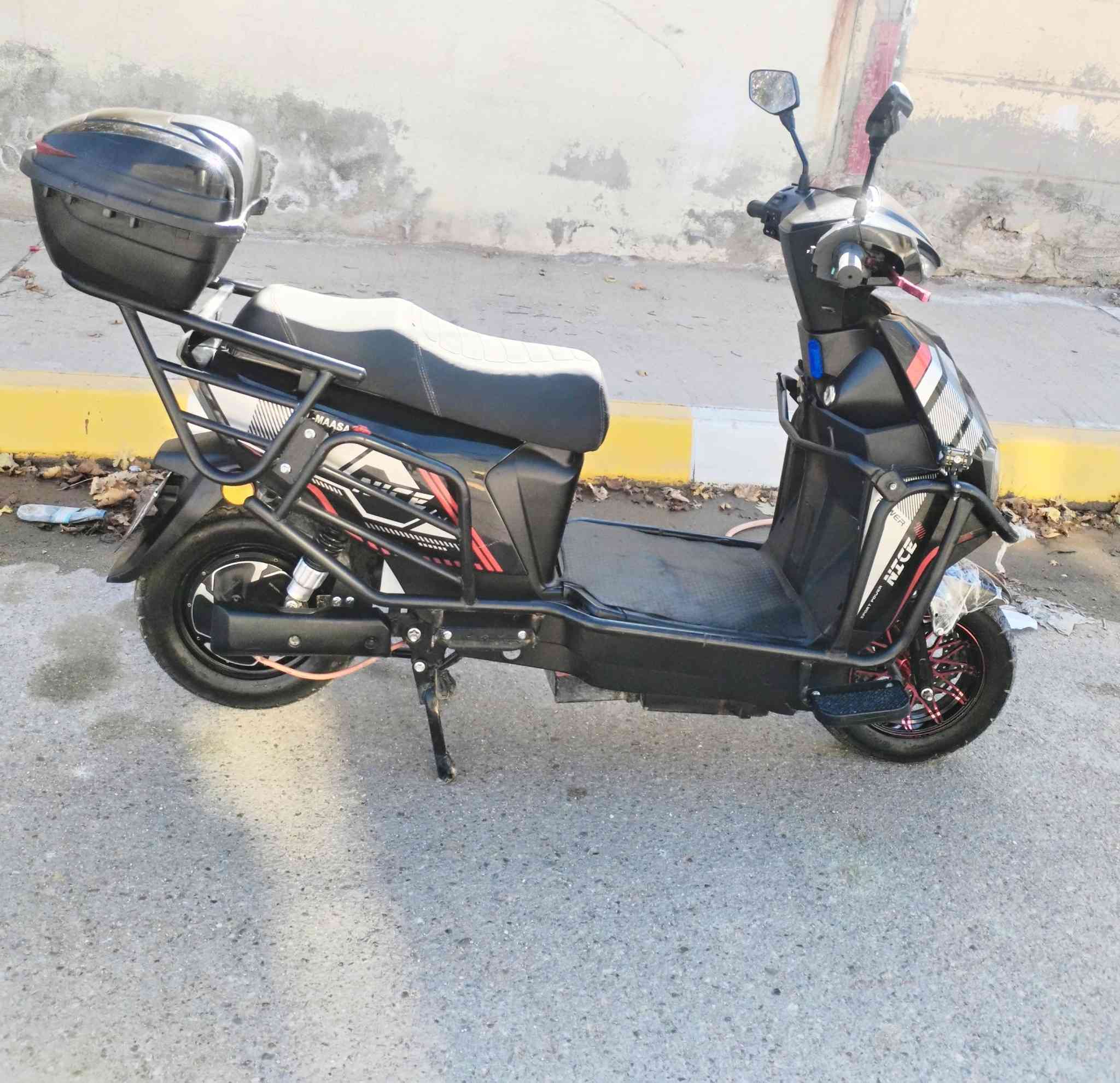 السلام عليكم موطور شحن للبيع موديل 25 امدرع من كل جهات  موطور شركه الماسه شبح  سرعتة 99 بطاريات كبار على فحص كهربائيات كله شغاله من هورن واشاير من اكلوب عالي ناصي  زنون   يجي 4 نمر  موطور نضيف وامرتب  يجي  يشتغل على بصمه و كارت السعر650الف وسويجن👍 مستخدم شهرين
ا  مو شراي لا يدك ولا يعلق ولا شي 
العنوان فلوجه اتصال ***********
