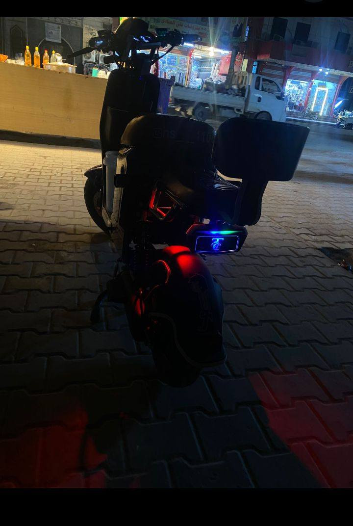 سلام عليكم درجه R9 نضيفه زلق ما بيها بطاريات جدد تمشي 120 مكاني بصره شط العرب 
رقم الهاتف *********** وتساب
