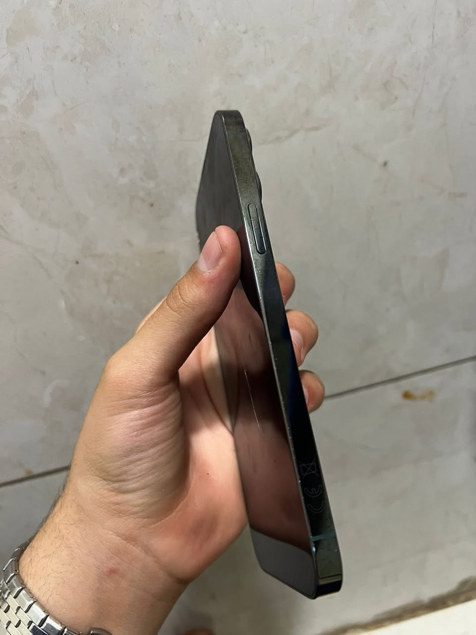 السلام عليكم 🙋

للبيع iPhone 13pro max 

الجهاز ما مفتوح كفالة 

ذاكرة 256 

بطارية 74 

شرق اوسط عربي اصل

جهاز بي كسر الضهر او الكلاسة مفطورة 

جهاز كلة شغال ما بي عيب حتى الفيس إيدي شغال كلة شغال 

مكاني بغداد سعر الجهازززز 500 مجال بصيط 

رقم *********** بي واتساب
