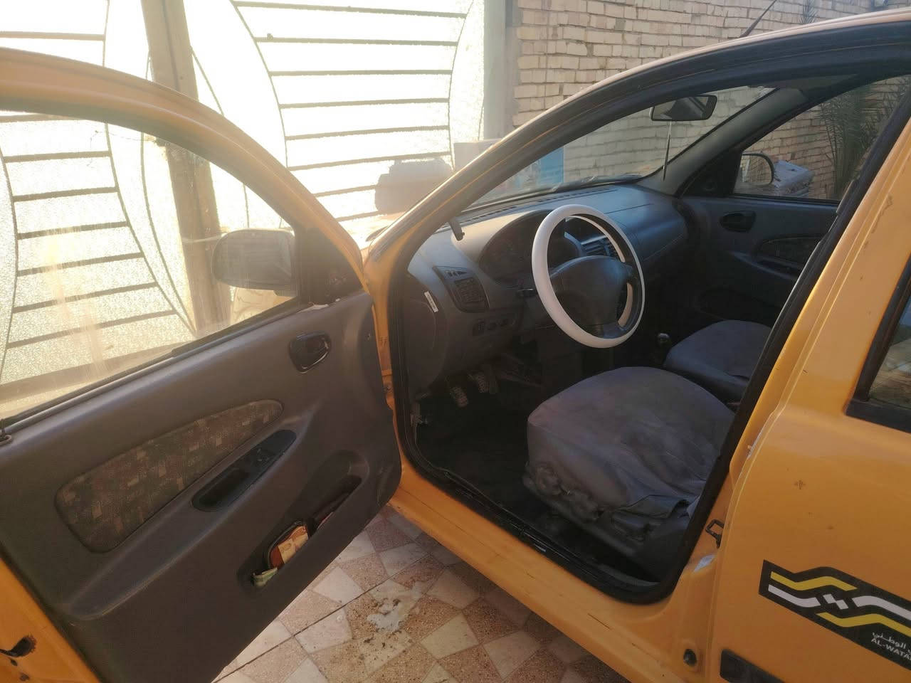 سلام عليكم طيبه البيع موديل 2015سياره حلوه مكينه جديده كير جديد سياره عارضها ٣٨  هيئه مصفره بيها صبغ خشم بنيد  رقم دولي مكاني جزيره سياحيه فحامه ***********
