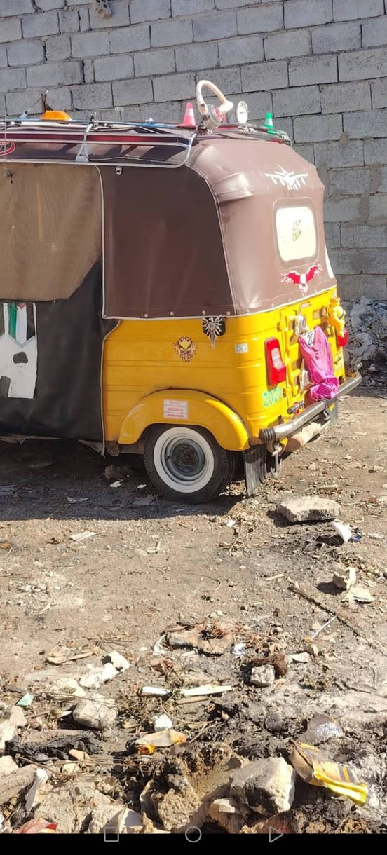 سلام عليكم تكتوك للبيع مديل ١٨ شهر ١٢ بلسنويه تقره ١٩  مرقمه رقم انكليزي رقمي *********** السعر 5 700 عنوان خان بني سعد
