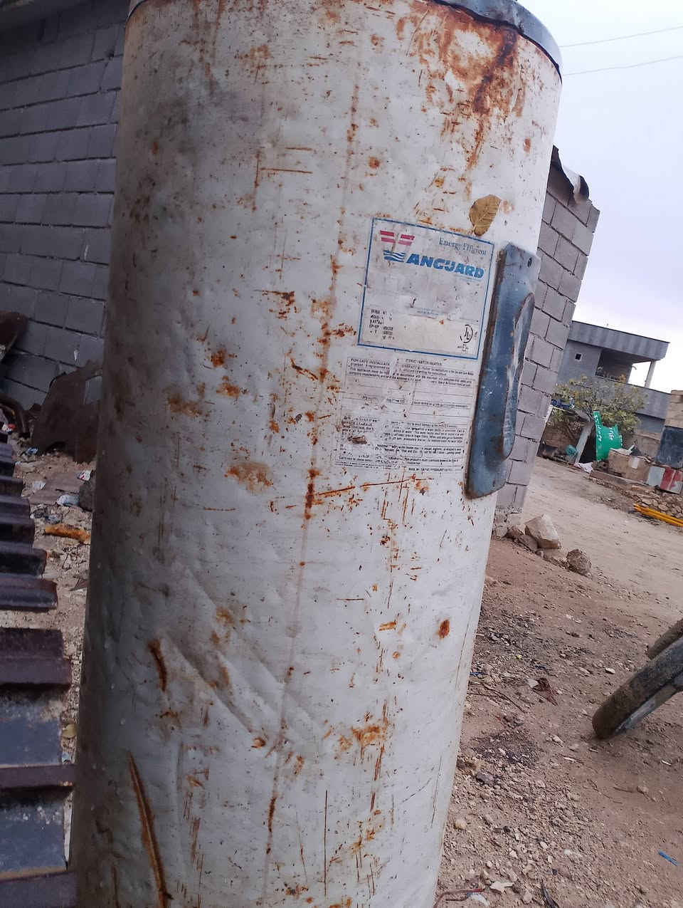 كيزر امريكي 200  لتر السعر ١٠٠ الف  وبي مجال مكان حقلانيه ***********
