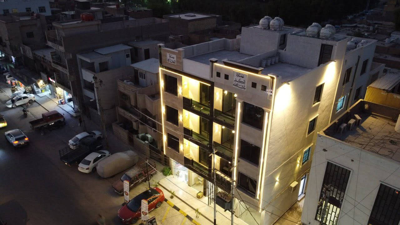 عمارة تجارية ركن للبيع
( عمارة اكد )
تقع في بغداد - شارع مستشفى الطفل المركزي
المساحة 107 متر 
تحتوي على 7 شقق ومحلات تجارية عدد 2
واردها الشهري 5 مليون وربع ( 5,250,000) دينار عراقي 
للاستفسار أكثر الأتصال 
***********
السعر920 مليون مع مجال بسيط
