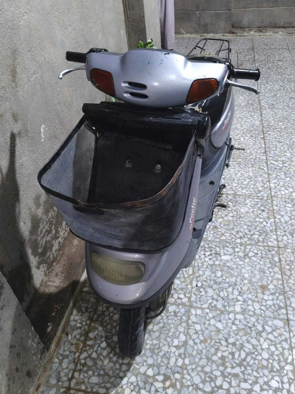 سلام عليكم دراجه للبيع داخل نضيف شلعه حلوه سعر 400 وبيهه مجال مكان حي العامل رقم ***********
