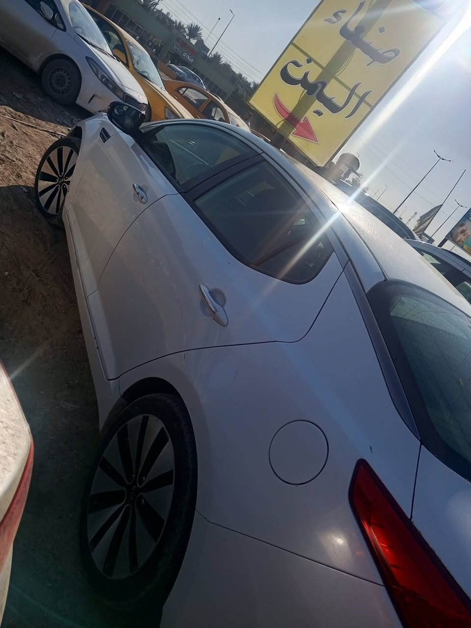 سلام عليكم
كيا اوبتما 2014 خليجي 
رقم اربيل الاماني 
محرك دوش 2400
فول مواصفات 
1_بصمه تشغيل 
2_بصمه ابواب
3_بصمه جنطه 
4.قماره حديد
5_انارة ترحيب عنده الاقتراب 
6_ حساسات 
7_اشاي بالامري
8_امري شفط
9_شاشه كبير
10_كامره خلفيه دوار 
11_يدات نيكل 
12-انارة تجوات الابواب 
18-شاشة اعطال
 19-تحكم ستيرن
20-تبريد قطعتين  
21-نضام ECO قتصادي 
بعد بيه موصفات هواي 

السياره بيه فقط بارد بالچاملغ  في باب عكس السائق والباب شويه تگحيل  وين ماتريد تجيك جيك..گير مكينه وحداديه وتخم تاير جاهزه من كلشي
مكان السياره الديوانية 
السعر 137
***********
