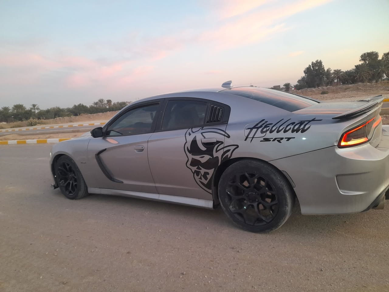 السلام عليكم للبيع جارجر موديل ٢٠١٦ وارد أمريكي ضرر بس بنيد بدون دواخل رقم بصره دولي بسمي مشروع وطني السياره مكفوله من الضربه مكينه كير صدر تخم تاير تبريد كله جديد مال جناي سياره جديده معنه الكلمه السعر ١٦٥ وبيه مجال للشراي الستفسار ***********
