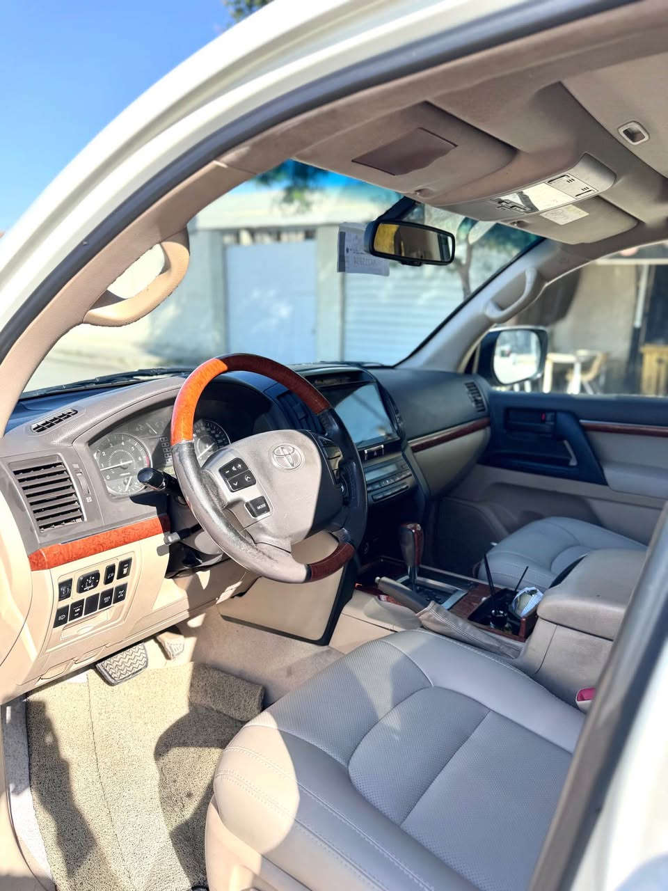 لاندكروز GX.R بريم 
موديل 2015 
ماشيه :150 الف 
مكان السياره بغداد /الكرادة 

للاستفسار :*********** بغداد, العراق
