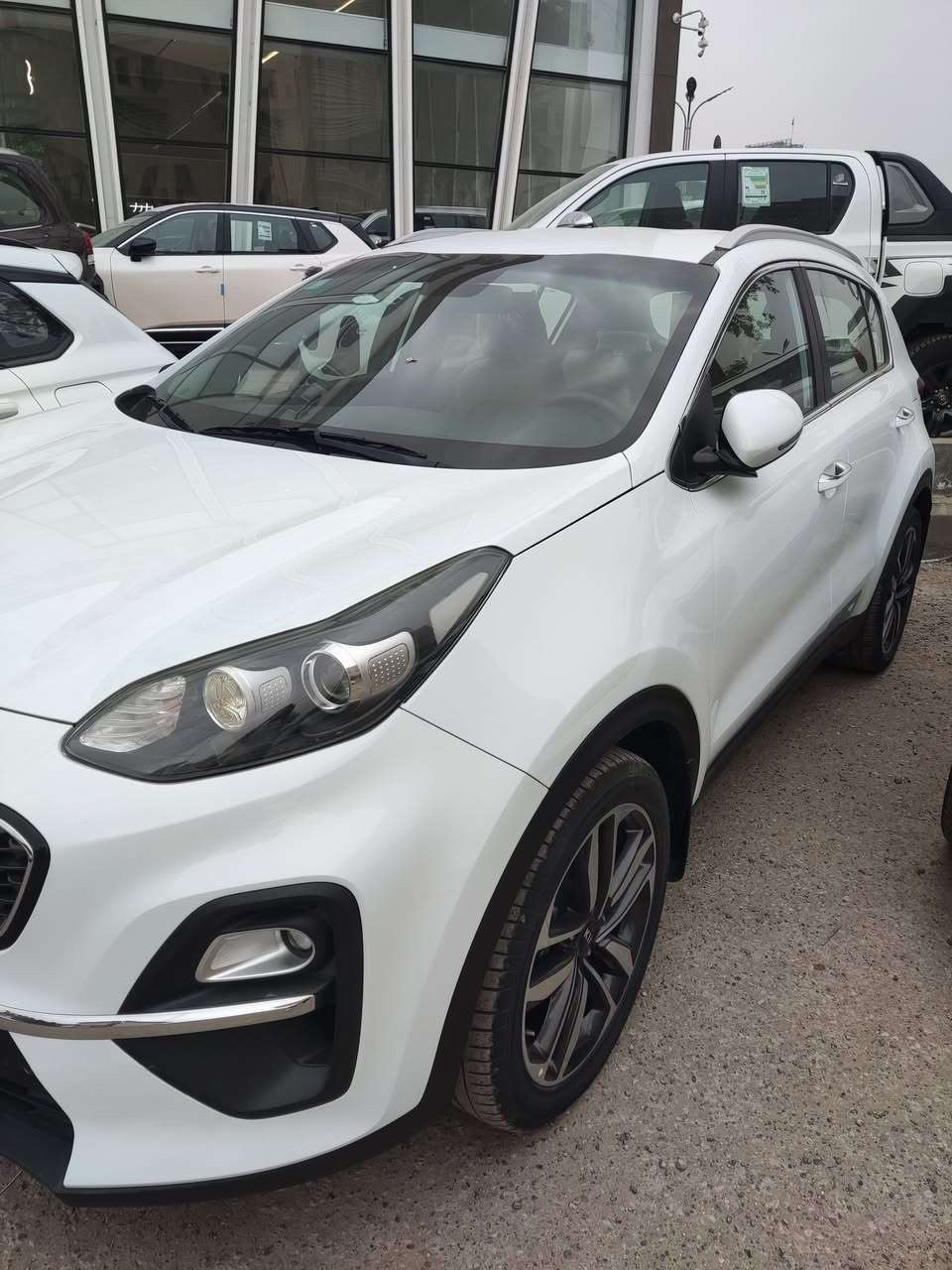 السلام عليكم
سبورتج 2021بيسك
سيارة خليجي مكفوله من كل شي 
لا ضربه ولا حادث سياره جديده تجي وشوف بعينك بيه شكم رصعه بلقماره وبل بنيد قليلات تقريبن 4او5موصفات 
شاشه تحكمات 
محرك 2000 دوش 
ماشية 54 الف 
حساس  خلفي 
سياره  تايرات  جديدصيانه كامله مسويله سياره بسمي تحويل ثاني يوم رقم جديد 
السعر 21.000$ وبيه مجال 
3انظمه قياده 
مكفوله من كل شي 
الاستفسار اتصل وتدلل 
***********
