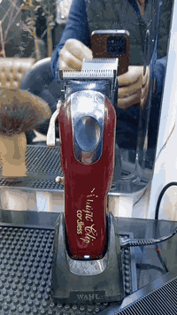 السلام عليكم مكينه Wahl أمريكي اصلي أخذته من اركو كامله نمر وكارتونه وقاعده شحن ب٨٠الف مكانه بغداد حي حطين قرب نفق ***********
