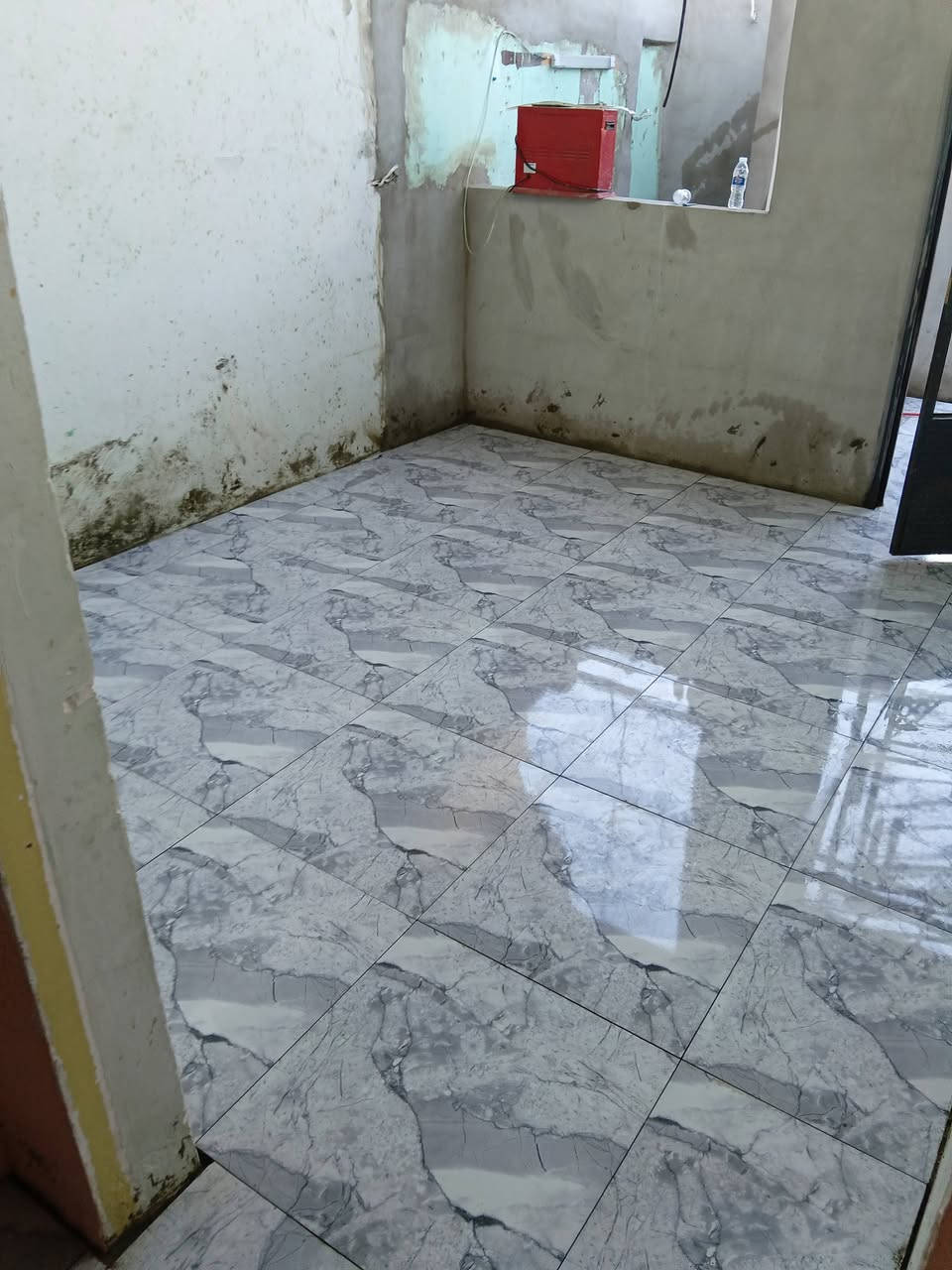 السلام عليكم  صفاف سيراميك جدار ارضي متفرغ حاليا شغل نضيف ومرتب توصل واتساب ***********
