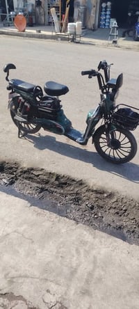 لبيع سعر     200 لف  07708281834