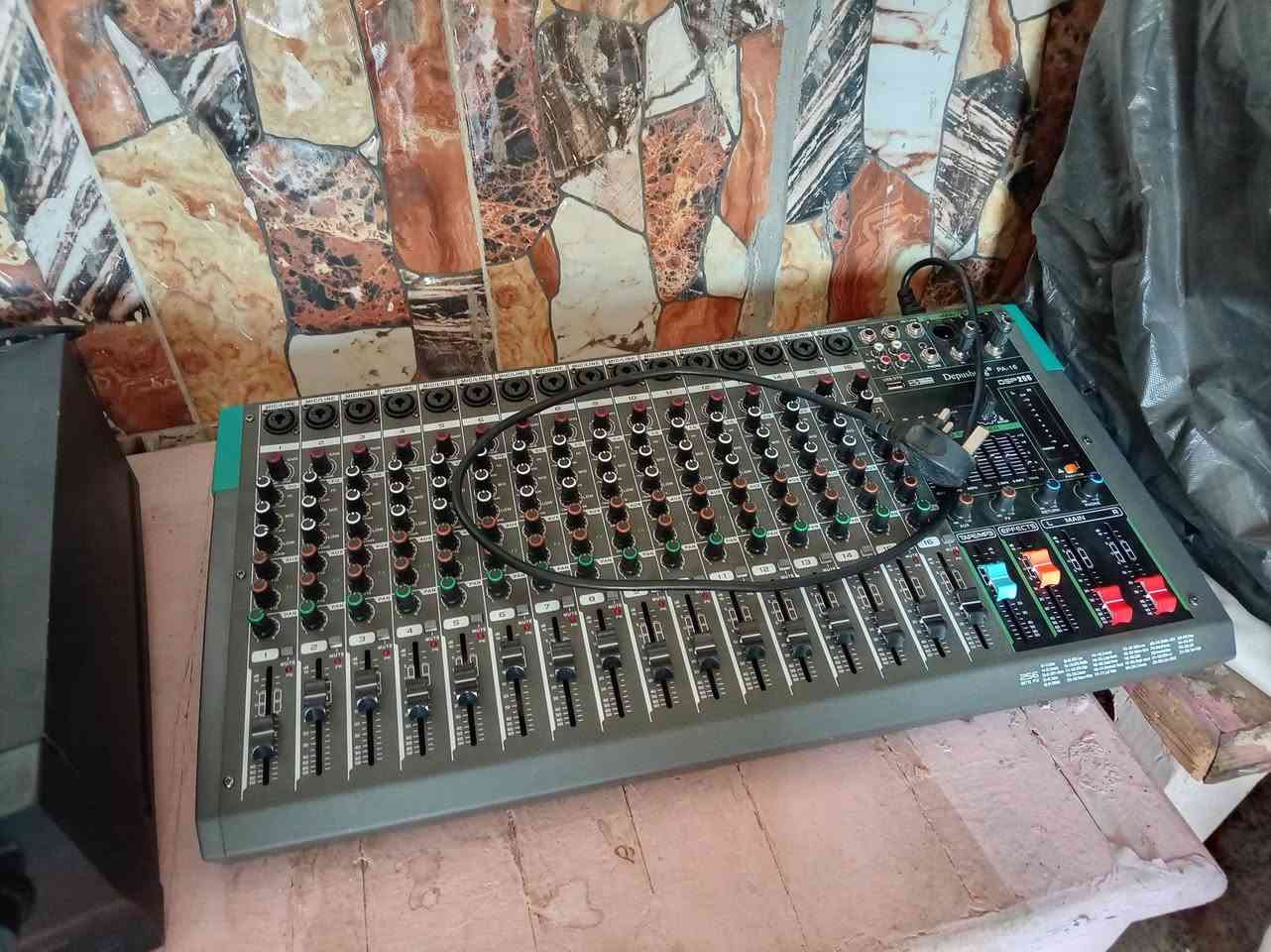 من رخصة الادمن للبيع بايونير vsx جهاز مكسر ١٦ خط سماعات بايونير ١٠٠ واط سعر ٢٠٠  الف للتواصل ***********
