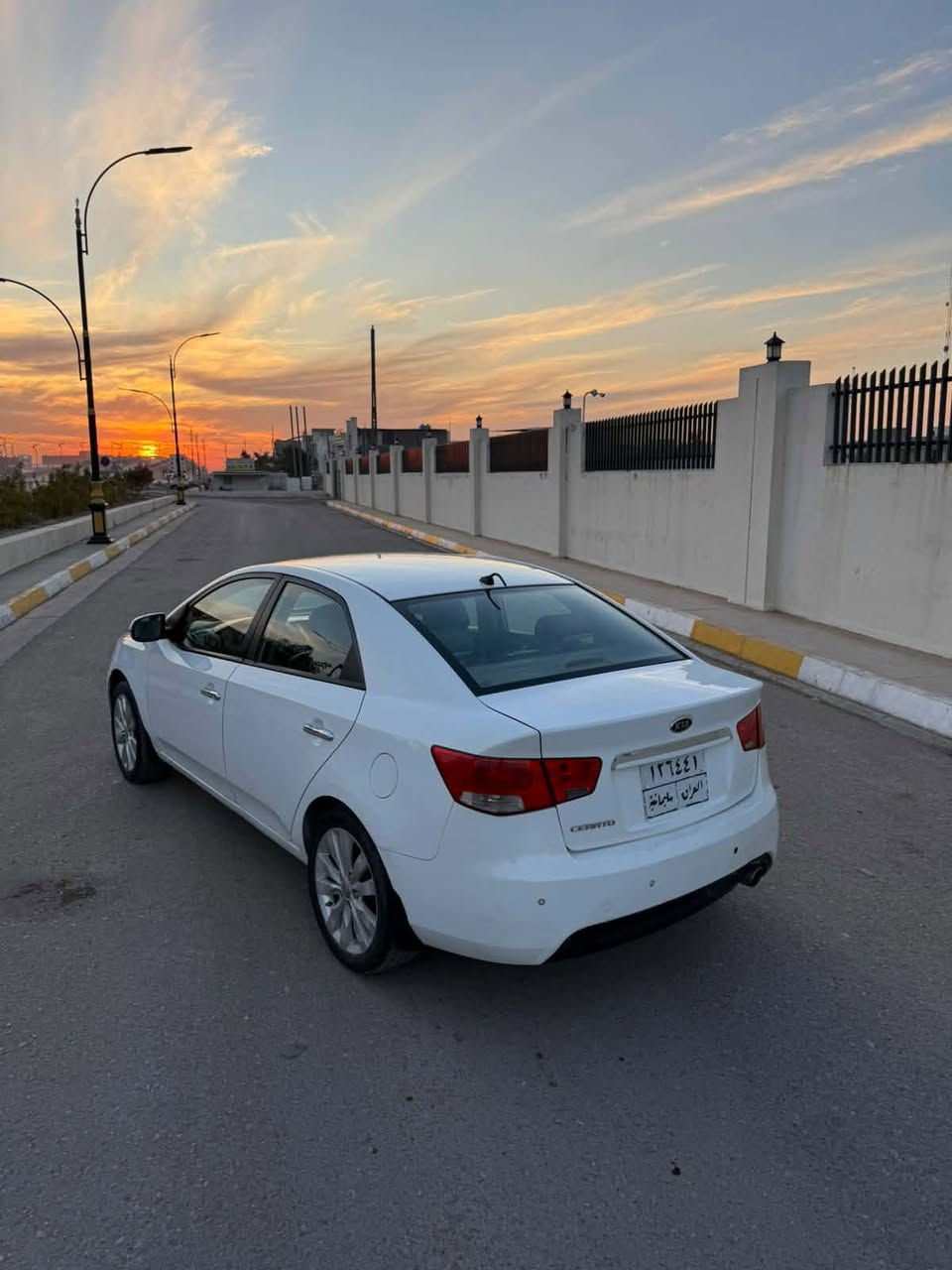 سلام عليكم سيراتو موديل 2013 ابيضّ رقم سليمانية خليجي بدون ضرر بيهة فقط دوسة صبغ و الباقي مكفول كير محرك شرط ***********
