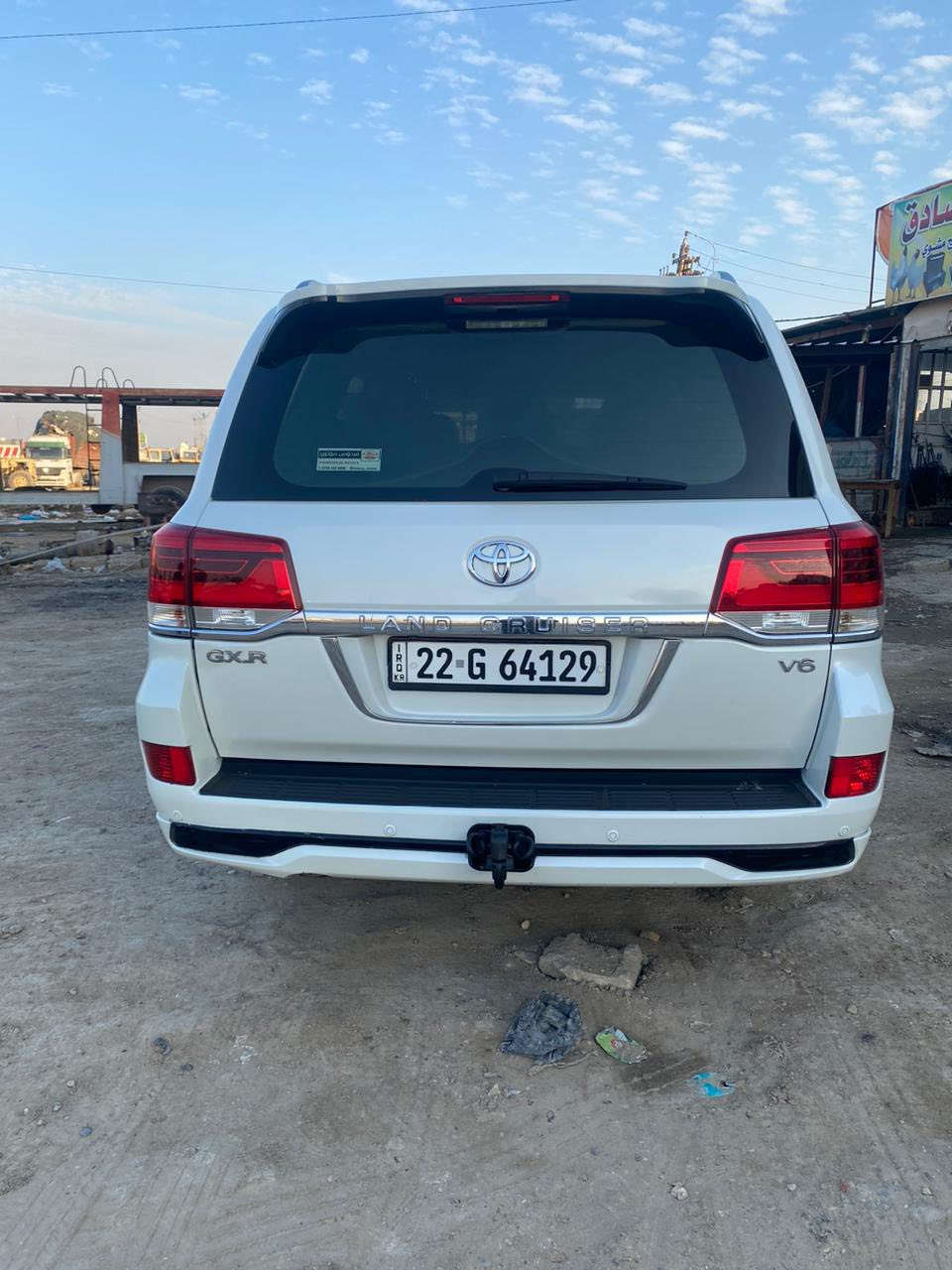 السلام عليكم
لاندكروز موديل ٢٠١٦ بريم رقم اربيل باسمي تحويل او وكالة 
مكفولة كير محرك ماشيه ١٤٢ بيها بارد الي مأشر بالازرق  اقل الشبر قبق البانزين 
وصبغ بالاحمر مأشر كرت اقل الربع الجاملغ ودعامية الخلفيه مقدار شبر سيارة احلى من بلصور تخم تاير جديد
رايدها ٤٦٠ وبيها مجال مكاني بغداد _ابوغريب  رقمي ***********
