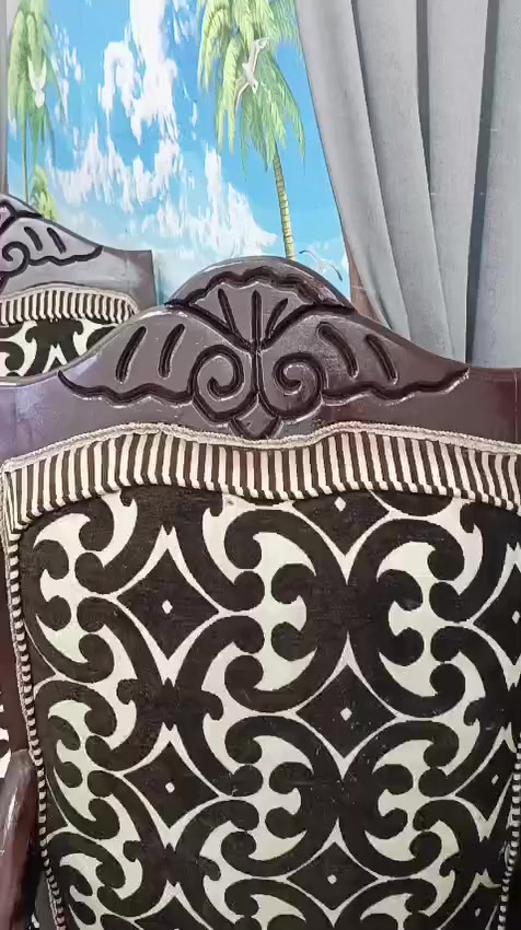 بقدم لكم انتريه عموله خشب زان احمر مكون من كنبتين وكرسين بشلت متحركه من تحت الشلت على خشب استعمال جاهز على الفرش على طول


**إذا كنت صاحب هذا الإعلان وتريد حذفه لأي سبب، رجاءا أرسل رسالة إلى الدعم الفني**