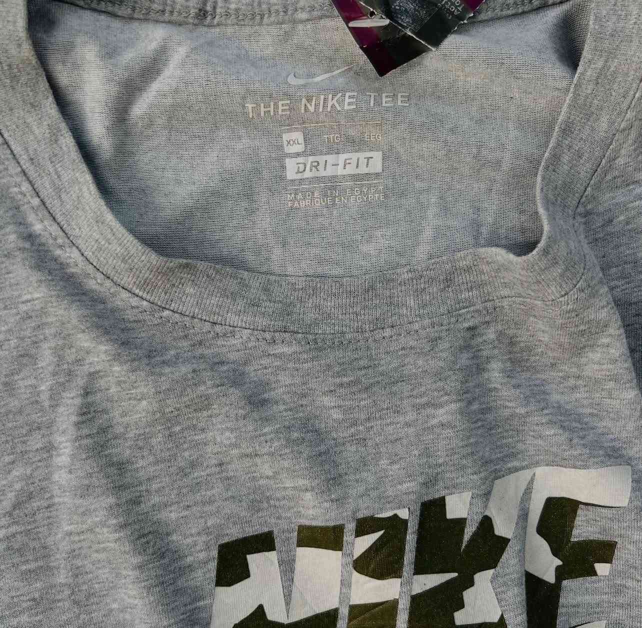 Nike غَير مُستخدم
نايكي قُطني، باللَيبُل.
القياس/  XXL راهي، يلبّس 3XL .
عُرض الصدر 68 _ الطول 70 .


**إذا كنت صاحب هذا الإعلان وتريد حذفه لأي سبب، رجاءا أرسل رسالة إلى الدعم الفني**