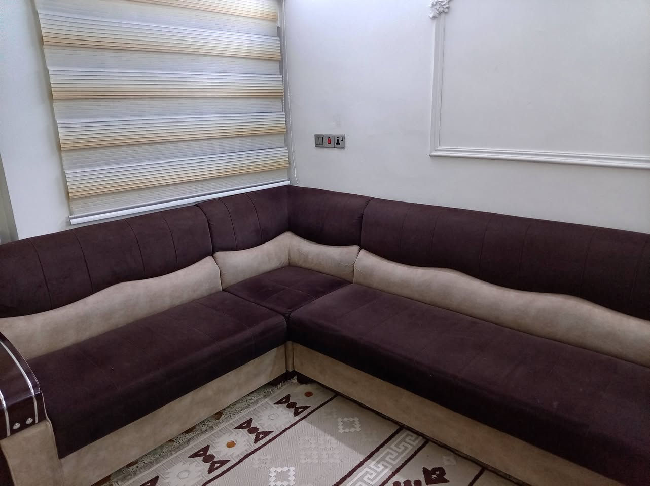 تخم ديوان للبيع قياسه ٥متر و٢٠سم. خالي من اي ضرر اربع قطع السعر ٣٥٠ الف وبي مجال بسيط رقم الهاتف ***********
