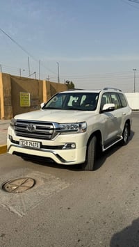 تويوتا لاند كروز GXR بريم اصليه  موديل 2016  فول مواصفات  مكفولة كفاله...