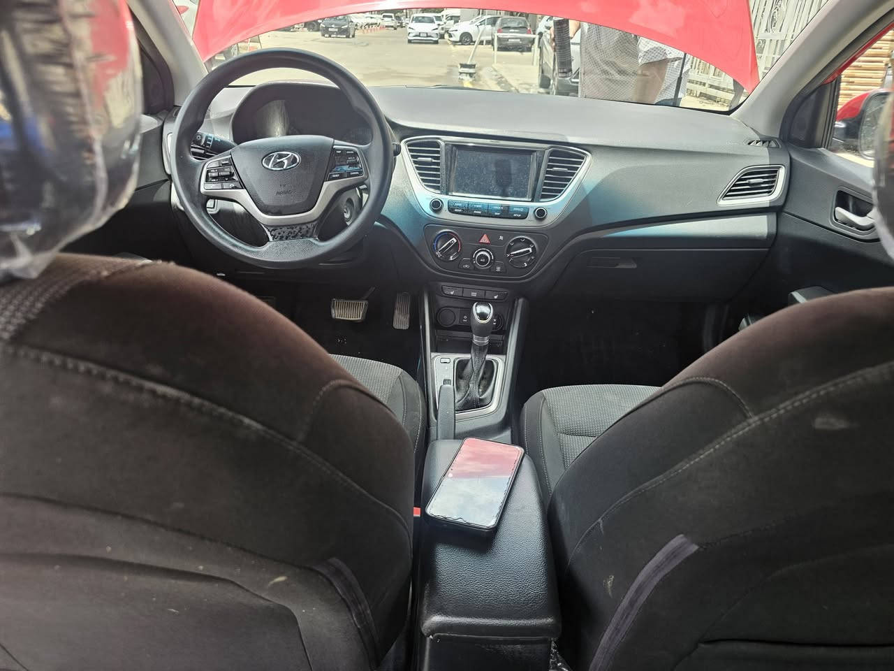 سلام عليكم اكسنت موديل 18 حادث جاملغ وبنيد  بدون دواخل 
سياره جاهزه على اخر حبايه *********** بغداد البياع سياره بسمي تحويل ثاني يوم السعر 101$وبيه مجال
