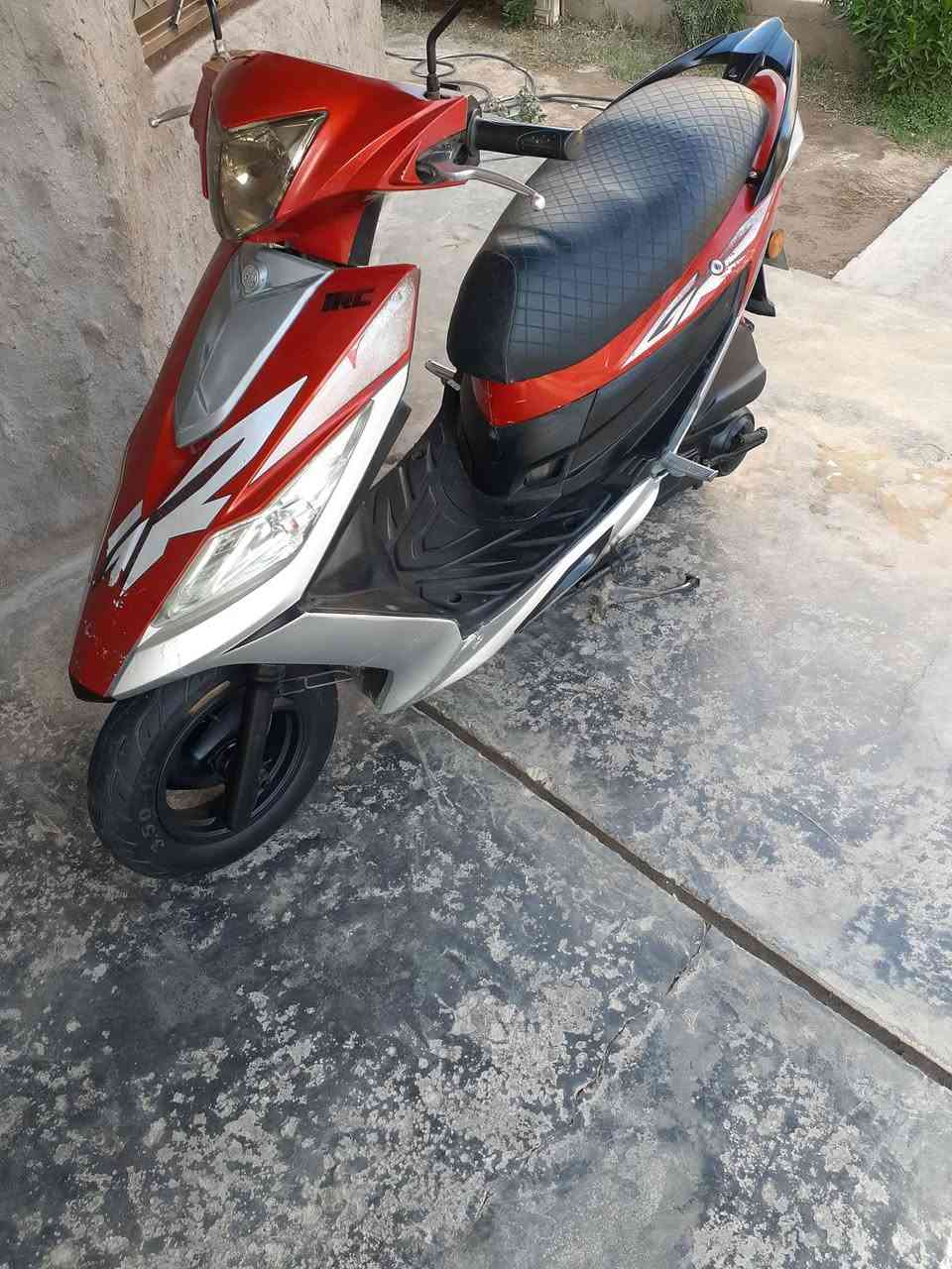 من رخصة الادمن 
دراجة سايم نحلة اكتروني للبيع
شغالة صلف وهندر وكهربائيات
محرك نضيف نشاط تمام الكشر كما
موضح نضيف السعر 500 وبيها مجال للشراي 
للاستفسار الاتصال ***********
