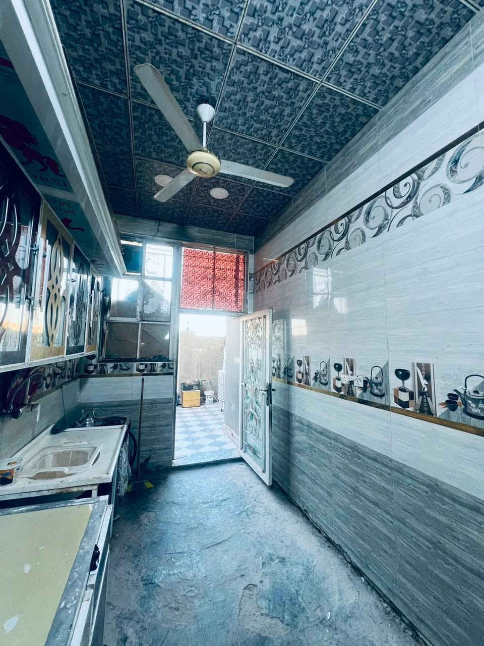 سلام عليكم بيت للبيع بحي الزهور المساحة 120 متر طابقين سنة البناء 2018 مطلوب للاسكان 15 مليون التسديد بل شهر 175 يحتوي البيت على اربع غرف نوم ومطبخ وصالة وبراني وصحيات عدد 2 البيت نقص فقط ارضية الطابق الاول والطابق الثاني كامل للاستفسار ***********

