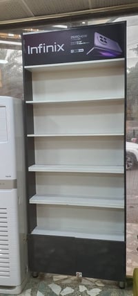 رفوف للبيع مع تعاليك كفرات واكسسوارات الارتفاع 255 سم، العرض 100 سم، ا...