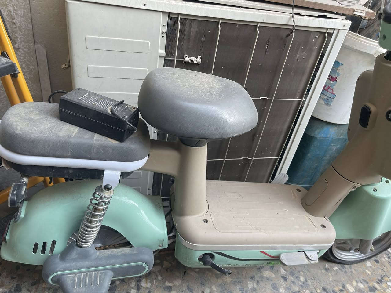 دراجه شحن للبيع
السعر ٢٧٥ 
بطاريات ممشحونه لان متروكه صار شهر من اخذتهه
العنوان بغداد جميله
رقم الهاتف
***********
