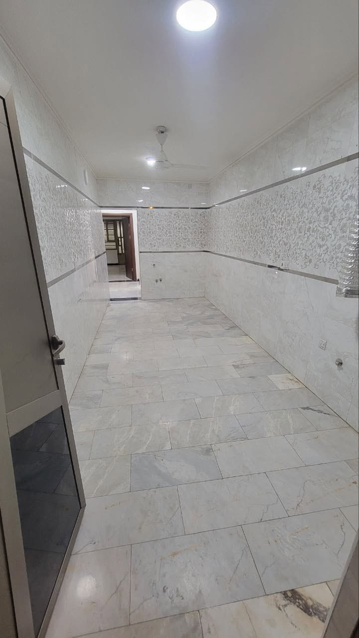 🏢 للإيجار في السيدية – بيت تجاري
📐 المساحة: 150 متر زنجيل على شارعين 
🛣️ على شارع عرض 30 متر
 📍الموقع شارع الأمن 📍
⚡️ يرهم أي نشاط تجاري ⚡️
يؤجر  تجاري گ مقر شركة او معهد او حزب او غيرها من الامور التجارية الاخرى
🛏️ يحتوي على 3 غرف نوم
🍽️ مطبخ
🛋️ صالة كبيرة
🚿 خدمات
🚗 كراج كبير
📞 للاستفسار أكثر:
الاتصال عبر الرقم التالي

***********
***********

(يوجد واتساب)

#بيت #عقارات #منزل #بيع #وساطة_عقارية
#شركة #سيدية #بغداد #عراق
#عقارات_السيدية
#عقارات_الكرخ #ايجار_تجاري
#بنايات_سكنية
#عقارات_القادسية #عقارات_اليرموك #عقارات_المنصور
#عقارات_الحارثية #عقارات_الكاظمية #عقارات_الاعظمية
#عقارات_العطيفية #عقارات_حي_الجامعة
