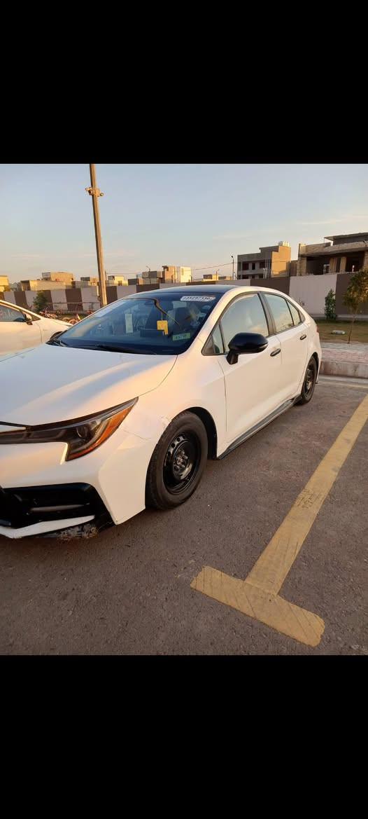🚗 للبيع
– تويوتا كورولا 2022  وارد أمريكي 🇺🇸

اللون: أبيض قماره سوده بلاديه سياره رياضي  🤍

اللوحات:  رقم بغداد النكليزي –تحويل ثاني يوم 

الحالة: جاهزة تمامًا – لا تحتاج أي مصاريف إضافية 🔧 سياره مامشيه هواي

✨ المواصفات والتفاصيل:

 • محرك 2000 لتر بنظام VVT-i، أداء اقتصادي وقوي بنفس الوقت ⚙️

 • ناقل أوتوماتيكي ذكي بنقلات ناعمة جداً

 • نظام رادارات أمان + حساسات أمامية 

 • كاميرا رجوع عالية الدقة + شاشة وسطية لمس

 • تحكم ستيرن مع أزرار تحكم صوتي وبلوتوث

 • تبريد وكالة قوي جداً ❄️

 • وسائد هوائية متعددة (أمامية + جانبية) لضمان السلامة

 • إضاءة LED نهارية، ومرايا جانبية كهربائية مع إشارات

 • السيارة نظيفة ميكانيكياً 100% – المحرك، القير، الشاصي، والسيستم الكهربائي بحالة ممتازة ✅

📌 السيارة جاهزة تماماً، 

الاستفسار الاتصال يوجد واتساب

📞 ***********

💰 السعر$130
 مكان سياره. بغداد حي  الجهاد

