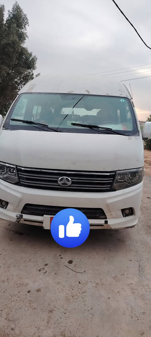 سياره باص باو للبيع سياره بيها خط موظفين محرك جمره مجفت جديد تخم تاير تبريد شغال  رايدها 110$ وبيها مجال  ***********
