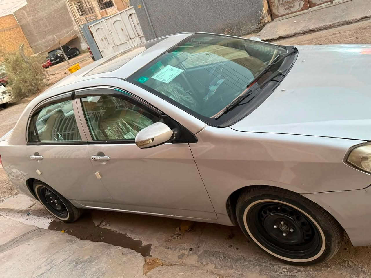 السلام و عليكم  (للبيع)
بي وأي دي موديل ٢٠١٣ ال G3 
مكينه مبدله جديده صاله ٤ اشهر (أنطيك بيهه ضمان شكد متريد )
كير كفاله 
تبريد ثلج 
مابيه ضربه 
بس بيهه أماكن صبغ 
أبيع حزام 
تحكمات ستيرن 
فتحه ب قماره 
بصمه 
شاشه 
رقمه بغداد و مكاني بغداد 
السياره ب اسمي ثاني يوم تحويل 
سعره ٥٨ و بيهه مجال كلش قليل 
سياره حلوه و مابيه نقص 
و بلعافيه ع الياخذهه
للتواصل الرقم ***********
