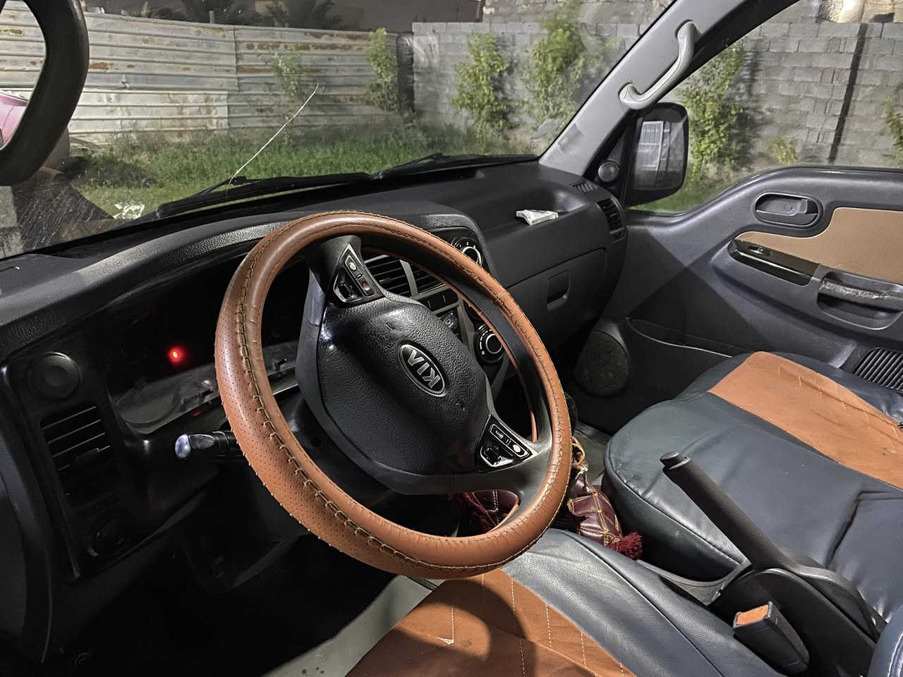 كيا بنكو 2018رقم بغداد سيارة مكفول كفالة عامة من كلشي تبريد تدفئة باتر جديد السيارة جاهزة مال جناي شرط الفحص ماشية 168 مكان بغداد ابو غريب السعر130بيها مجال بسيط اتصال ***********
