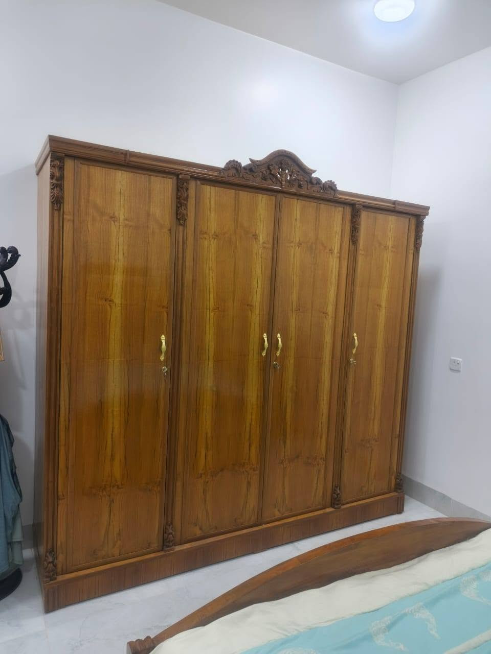 سلام عليكم
غرفه اخشاب نفرين حطاطه مستعمل قليل
تخم عدد اثنين مستعمل
جرابي عدد 3 وجربايه أطفال وكنتور وميز تواليت نظيفه
الاستفسار عن السعر ***********
