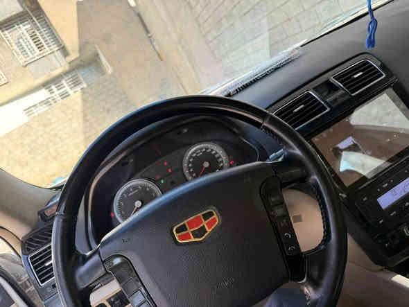 يالله سلام عليك
جيلي امكراند لحجم لكبير c8 2012سياره نضيفه بمعنه الكلامه واحله من صور بس بيها ضربه خفيفه بل صندوك مشر عليهاوبدايت جراد ع قماره وباقي تفاصيل مكفوله من صبغ وتكحيل مكانها بغداد  *********** بس واتساب ومتواجد فيس سعر 78 وبيها مجال
