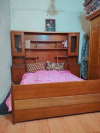 ميز تواليت • خشب أصلي • نضافة ١٠٠٪