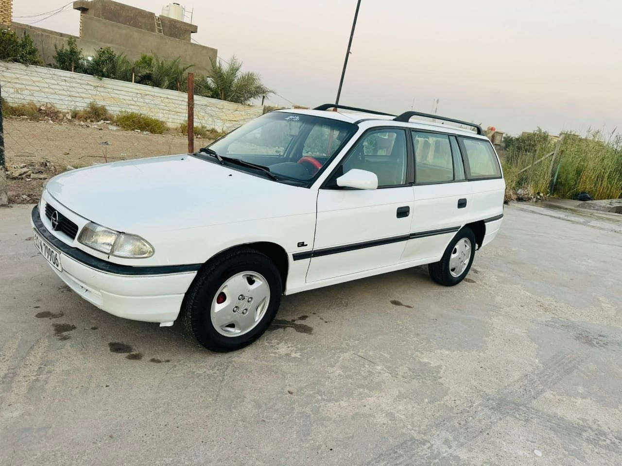 عليكم اوبل استرا موديل 1995 سياره بلاديه وضع شركه شرط بدون صبغ محرك 1600 نورل سياره جاهزه من كلشي رقم مسطره جديد بغداد وشرعيها بل موصل  السعر ٦٠
لاستفسار 
*********** او واتساب
