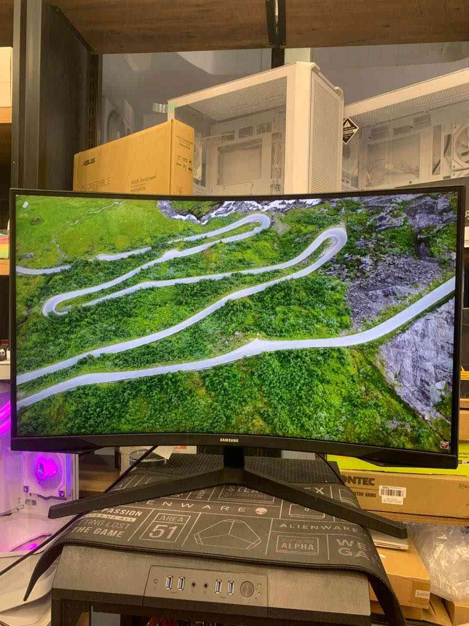 – قوة وأداء حقيقي 🔥

ارتقِ بتجربتك في اللعب مع شاشة 32 إنش المنحنية المصممة لعشاق السرعة والدقة 🎮

📺 شاشة 32 إنش منحنية
🎯 دقة WQHD (2560×1440) صورة واضحة وتفاصيل مذهلة
⚡ معدل تحديث 144Hz لأداء سلس بدون تقطيع
🚀 سرعة استجابة 1ms لرد فعل فوري داخل اللعبة

🎮 مزودة بتقنية AMD FreeSync Premium
🌈 دعم HDR10 لألوان أعمق وواقعية أكثر

🔌 المنافذ:
HDMI
DisplayPort

✨ تصميم أنيق باللون الأسود
✨ تجربة مشاهدة غامرة بفضل الانحناء

🔥 مثالية للـGaming
💻 ممتازة للعمل والترفيه

 – هێز و خێرایی بۆ یاریزانان 🔥

ئەزموونی یارییەکەت بەرز بکەوە لەگەڵ شاشەی 32 ئینچ منحنیدا 🎮

📺 شاشەی 32 ئینچ Curved
🎯 ڕیزۆڵوشن WQHD (2560×1440) – وێنەی زۆر ڕوون و ورد
⚡ Refresh Rate ـی 144Hz بۆ یارییەکی نەرم و بێ قەطع
🚀 کاتی وەڵامدانەوە 1ms بۆ وەڵامی خێرا لە یاری

🎮 پشتگیری AMD FreeSync Premium
🌈 HDR10 بۆ ڕەنگی قووڵتر و ڕاستتر

🔌 پۆرتەکان:
HDMI
DisplayPort

✨ دیزاینی جوان بە ڕەنگی ڕەش
✨ ئەزموونی بینینی قووڵ بەهۆی Curved أربيل, العراق


**إذا كنت صاحب هذا الإعلان وتريد حذفه لأي سبب، رجاءا أرسل رسالة إلى الدعم الفني**