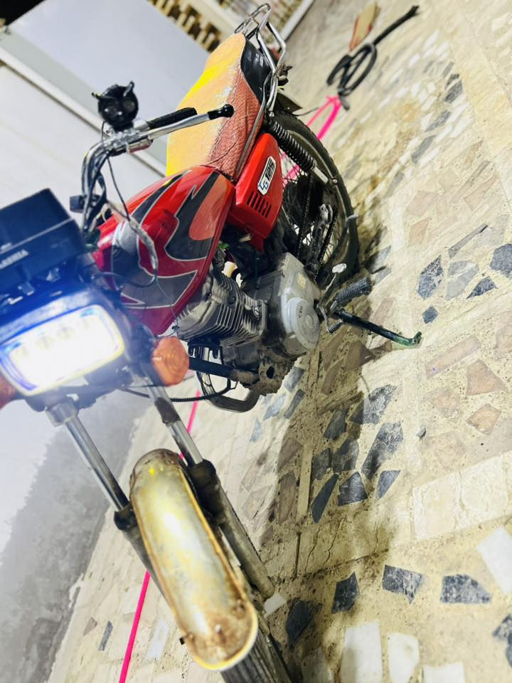 السلام عليكم دراجه اربعه كير للبيع كلك مكفوله كفاله عامه من السرقه اوراقه ضايعه كهربائيات شغاله موديل 23 محرك مامفتوح السعر 450 وبيها مجال # كربلاء الحسينيه الهاتف ***********
