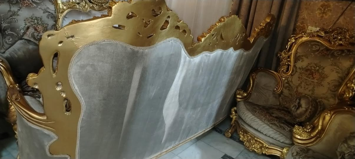 تخم ملكي مصري زان 12 مقعد للبيع في بغداد جميله سعر البيع مليونين ونص للاستفسار الاتصال بالرقم ***********

