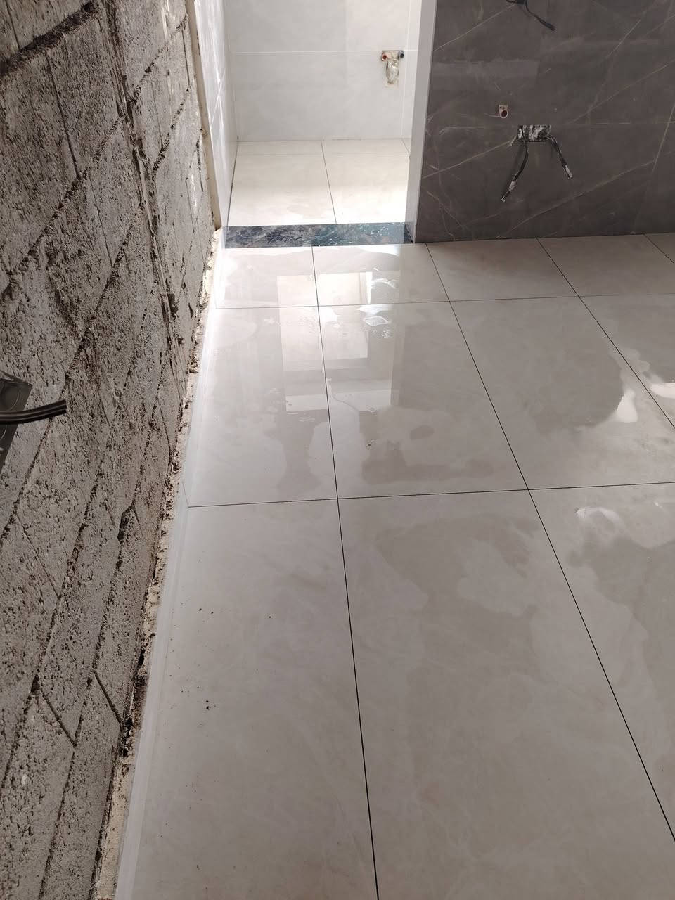 اسطه سيراميك كاشي من موصل
نشتغل كركوك *********** بي واتساب  خاص موجود
