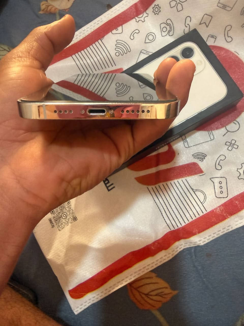 سلام
عليكم آيفون ١٣برو ماكس
كفاله عامه وتر ابروف ذاكره ٢٥٦
بطاريه بلاد ٨٧قيير مرفوعه 
بس ضهر مكسور 
سعره ٦٥٠ بي مجال حك الجيه 
نموذج أم 
رقمي ***********
موقع الحيانيه 
لوان ابيض
