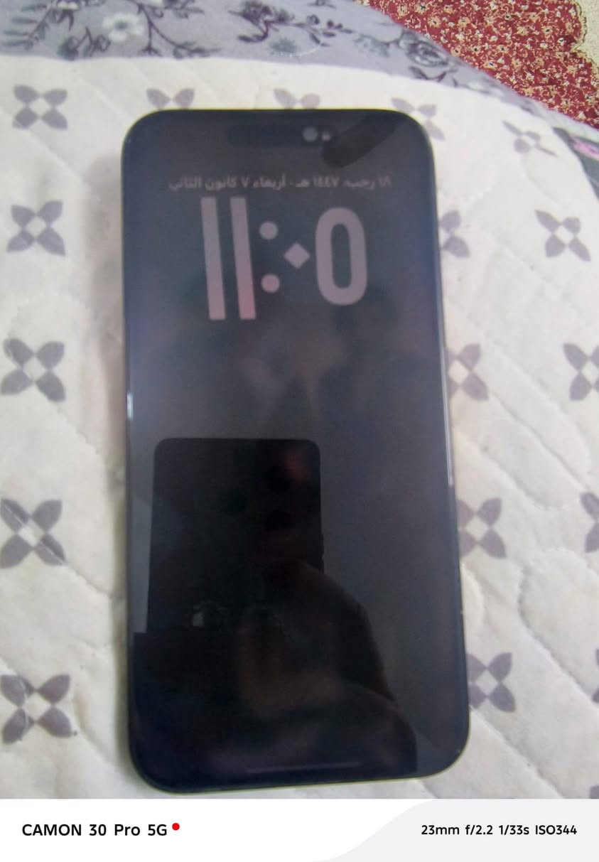 ايفون 15برو ماكس شرق اوسط للبيع لون اسود مامبدل بي شي نضيف جدا شخط مابي تأخذة على الفحص غراضة كاملة البطارية مثل ماوضح بالصور السعر 1350 وبي مجال بسيط للتواصل على الرقم التالي ***********
