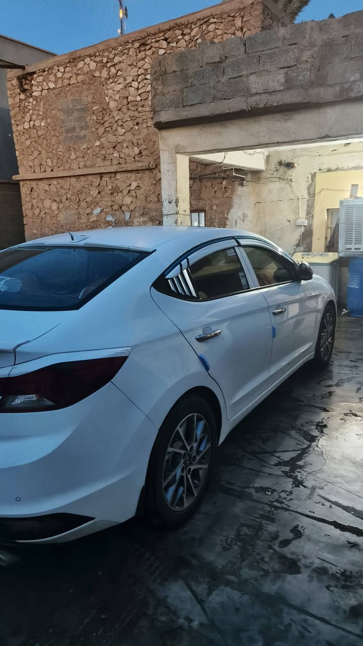 النترا خليجي 20 رقم بغداد بسمي
ماشيه 163 الف وقابل لزياده
فتحة سقف
حساسات امامي وخلفي
بصمة تشغيل
بصمة دخول
تبريد قطعتين 
اربع انضمه قياده نورمنه ايكو سبورت سمارت
لايت عدسات زنون شادهن يعني عدساته مبدله بنضام عدسات افضل
ويل كروم 17 عدد5
كير ايتي مو سفتي
شاشه شكل لكزز ايباد كبيره
تحكمات ستيرآ جهتين
مري شفط ترحيب ذكي عند الاقتراب
صندون ذكي يفنح عند الاقتراب
تخم تاير جديد
السياره متصرف عليه دينار جاهزمه مجهزه
باقي المواصفات معروفه
السعر 155 وبيه مجال
رقم ***********
