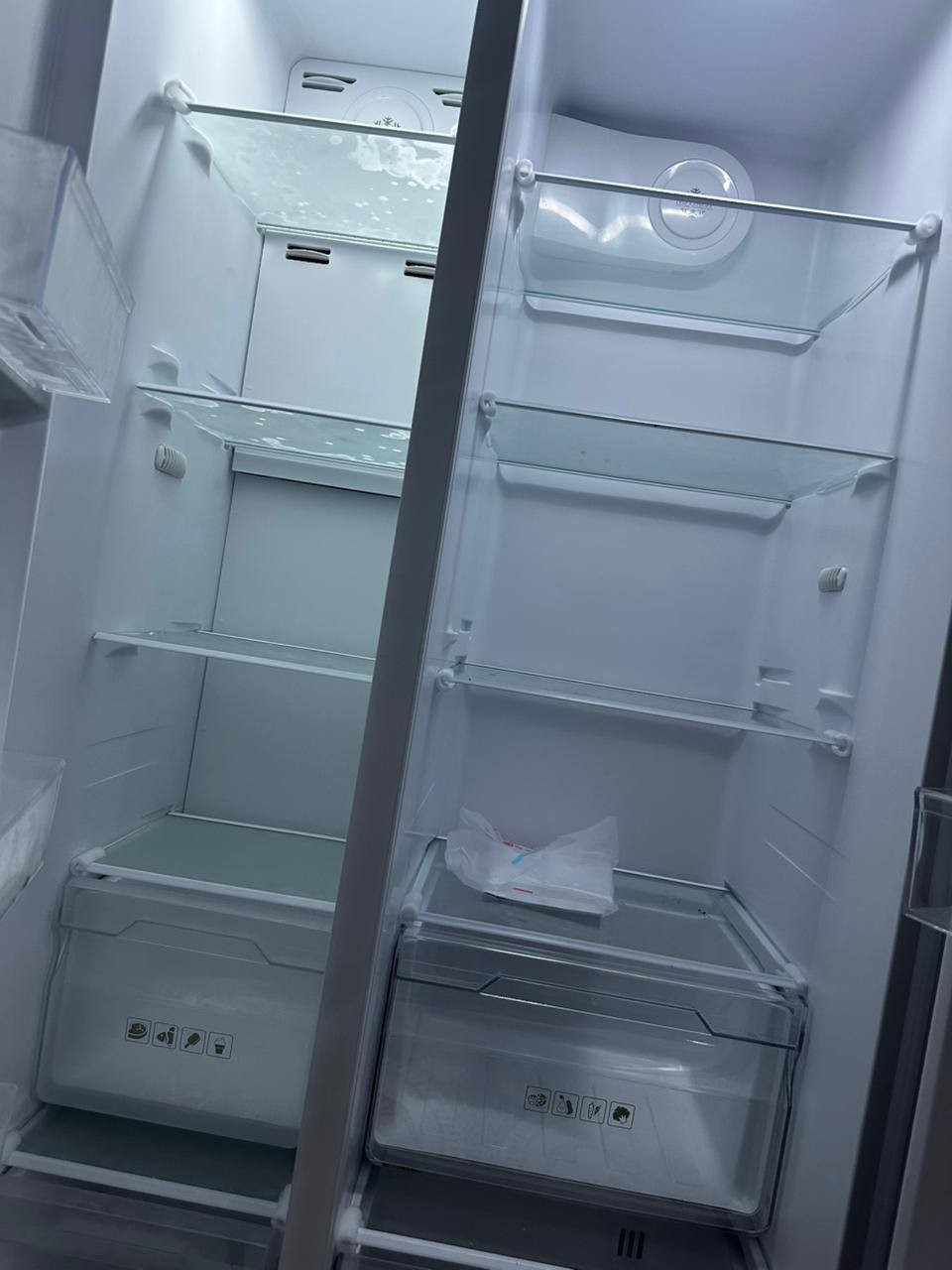 ثلاجه للبيع بعده بلايلون مالته شخط مابيه مستعجل ع بيعته ***********

