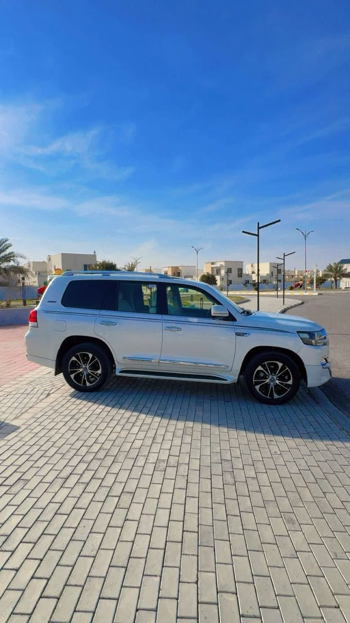 السلام عليكم
لاند كروز موديل 2021 خليجي
السياره بدون حادث 
الباب الخلفي والجاملغ الامي 
بارد حك اصبعين 
ماشية 110 الف
6 سلند 
مكان السيارة تكريت
 مكلف بالنشر 
صاحب السياره مهند : ***********
