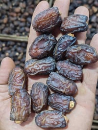 تمر شويثي أحمر • ابريم درجة أولى • واسط