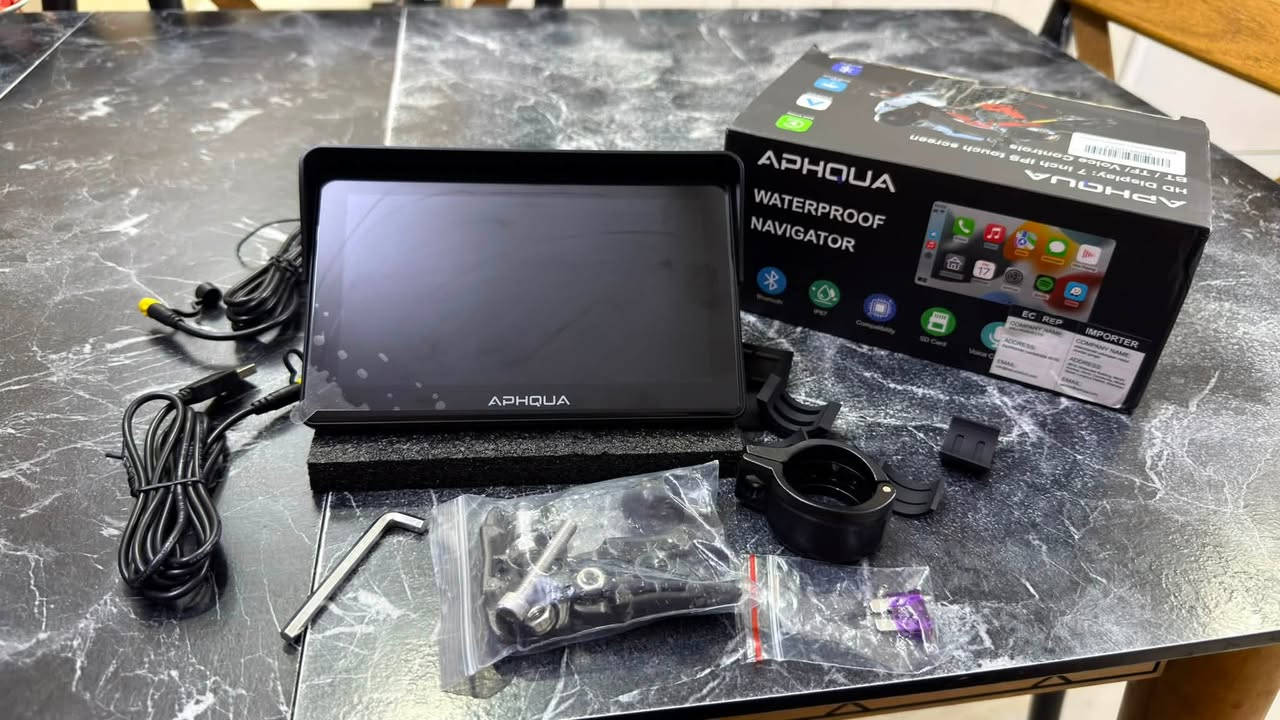 شاشة دراجة  (APHQUA Waterproof Navigator) – جديدة بالكرتونة
شكاكية تنربط ع فتحة USB يعني من مكان الشاحنة و تنربط على الباتري.  
شغلها واضح بالفيديو 
سعرها 90،000 
توصيل موجود لكل مكان 
***********

