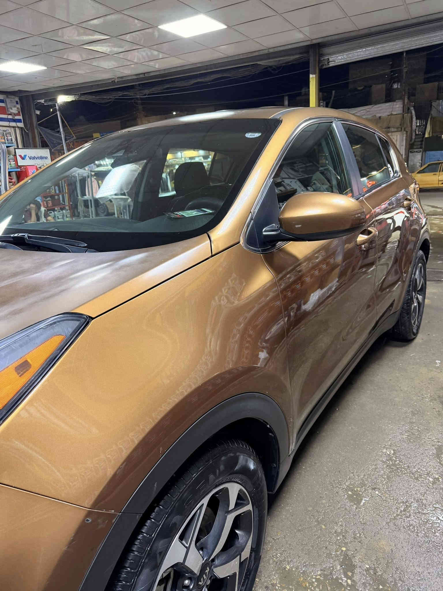 اسلام عليكم 
اسبورتج 2020 للبيع 
الون قهوائي محرك 2400
حادثها سرقت بنيد بدون ضرر 
بدون ايرباك بدون اي ضرر داخلي 
صور الحادث والسونار منشور
مابيها صبق فقط نصف الجاملق الايمن الامامي
محرك 2400
تبريد قطعتين شاشه كبيره
توقف ذاتي 
حساس امامي خلفي 
تخم تاير جديد 
حداديه جديده 
باتي نوزلات بلكات فيت بم كوله جديد
السياره مسويلها ادامه كامله ملبيها اي نقص
ماشيه 100 الف
رقمها اربيل الدولي بسمي شرط التحويل 
كولشي بسياره واضح بصور والسونار موجود وكلشي ذكرته ميحتاج تسال على شي 
السعر 153
ممتواجد على الفيس 
الرقم***********
مكان السياره بغداد
